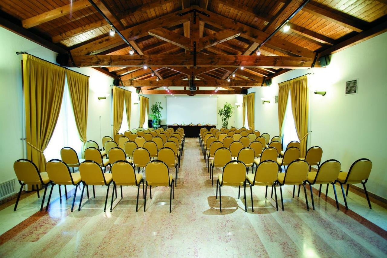 Alla Rocca Hotel Conference & Restaurant Баццано Экстерьер фото